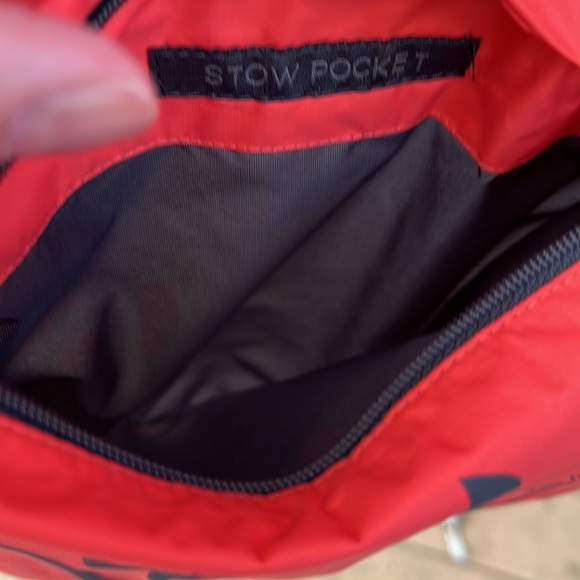 The north face windbreaker with stow pockets in excellent condition - Picture 10 of 16